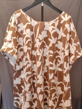 MELLODAY Cream Floral Print Scoop Neck Top on Brown Women's Size 3X